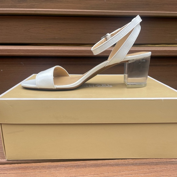 Michael Kors, strappy white leather heels. Size 10 - Picture 4 of 7